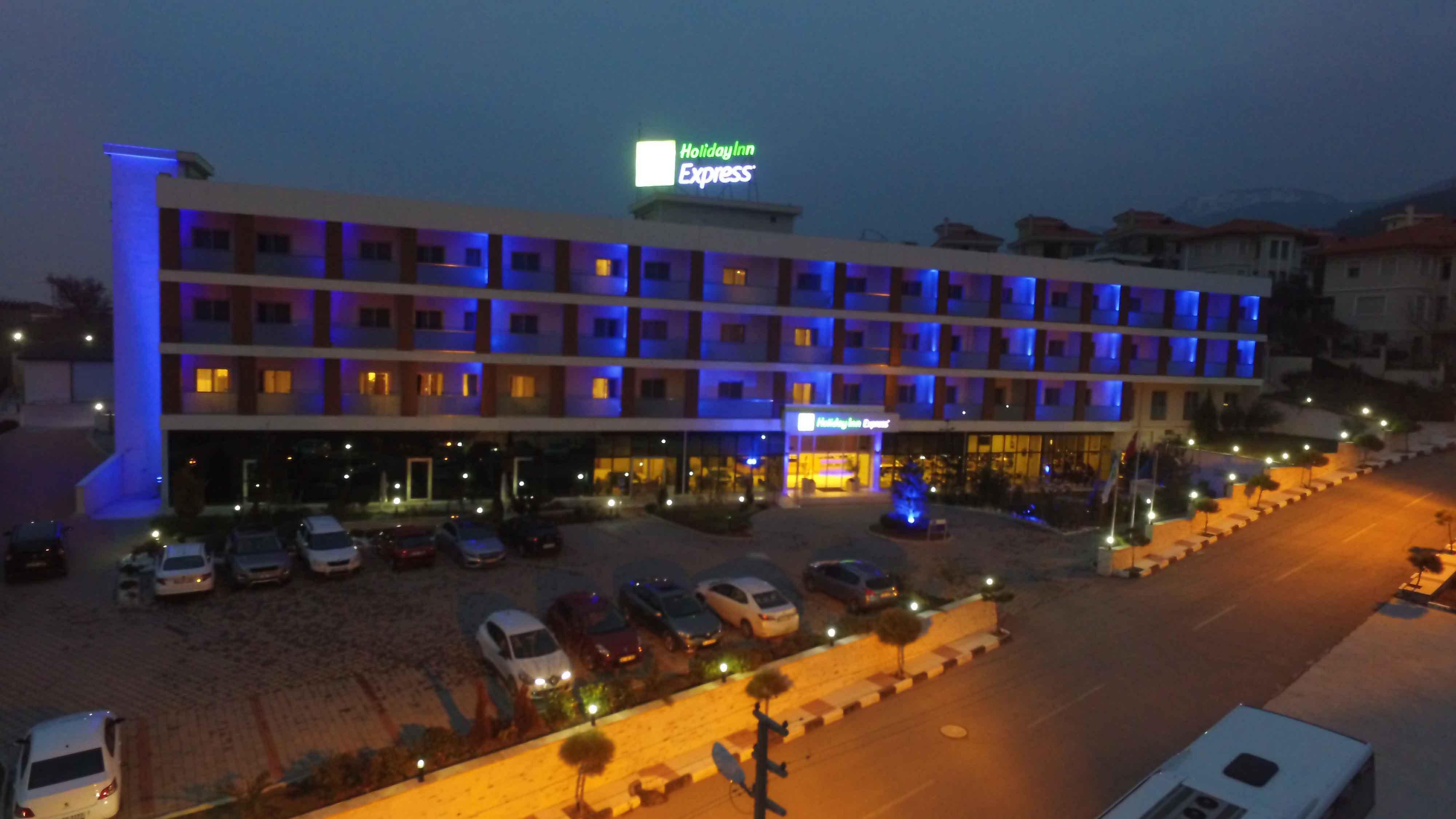 Holiday Inn Express Manisa-West, An Ihg Hotel Dış mekan fotoğraf